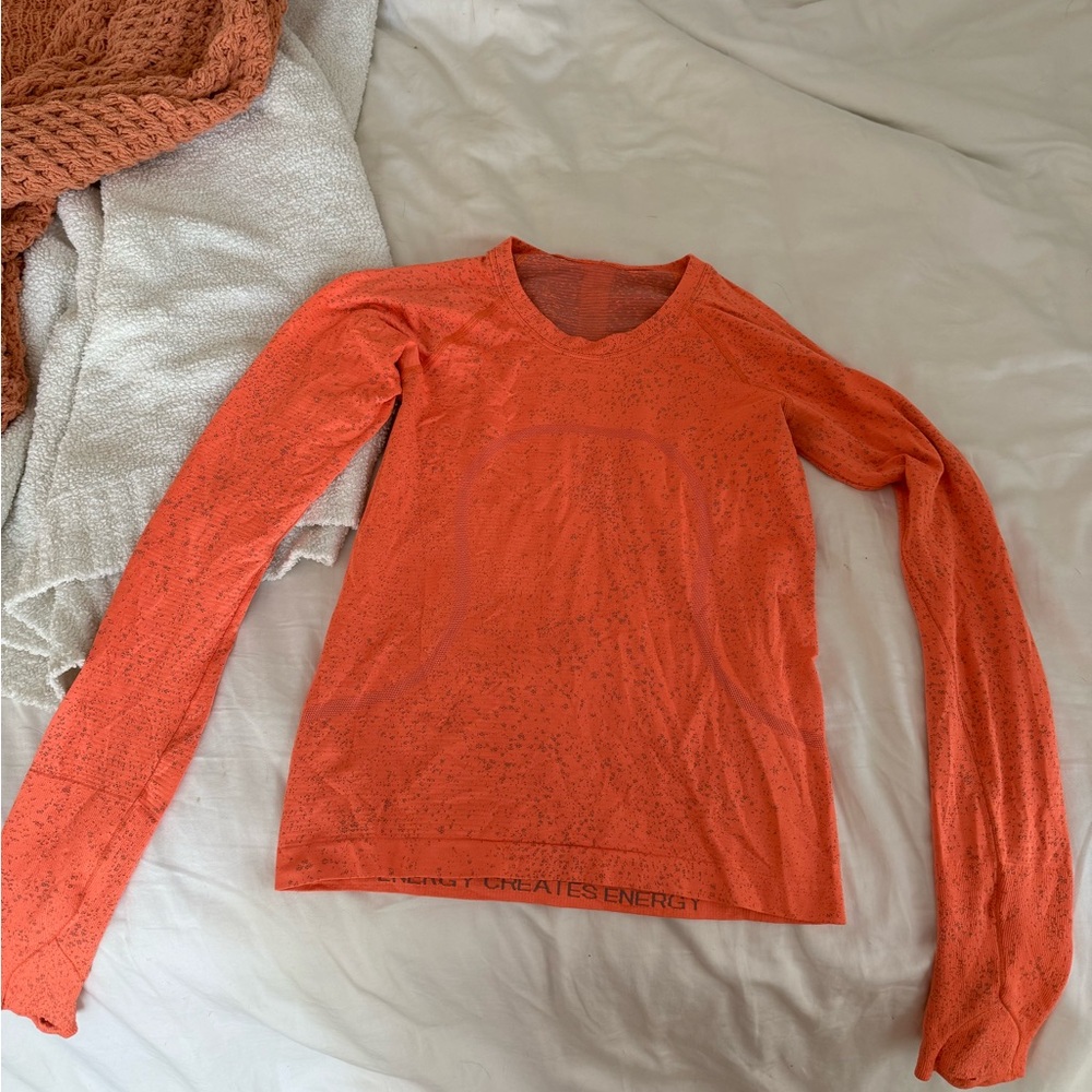 Lululemon Swiftly Tech Long-Sleeve Shirt 2.0
Waist Length